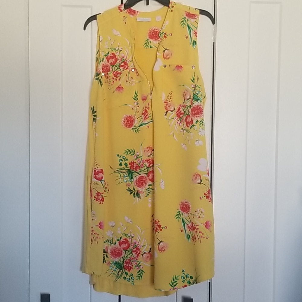 Has pockets!!! beautiful yellow t shirt dress